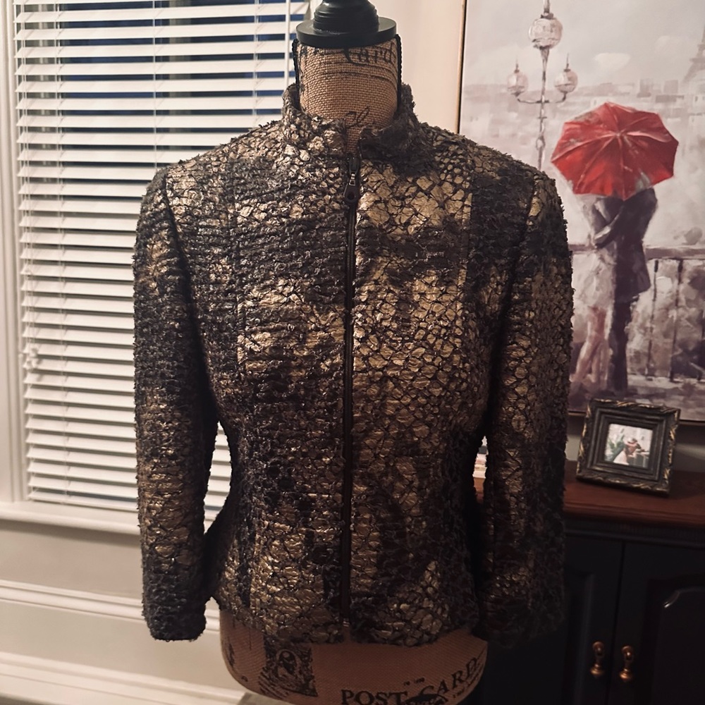 Beautiful professional Blazer with metallic gold highlighting. Sz S